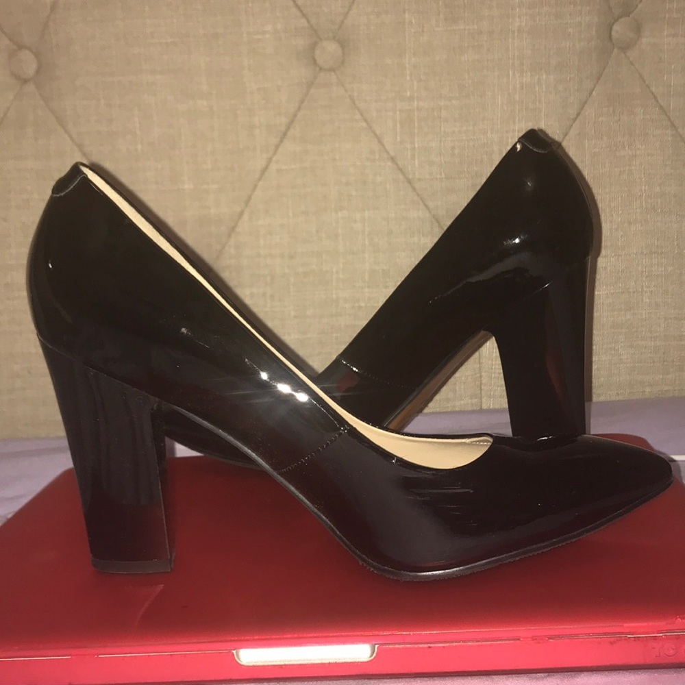 Jaro Vega chucks closed toed heels